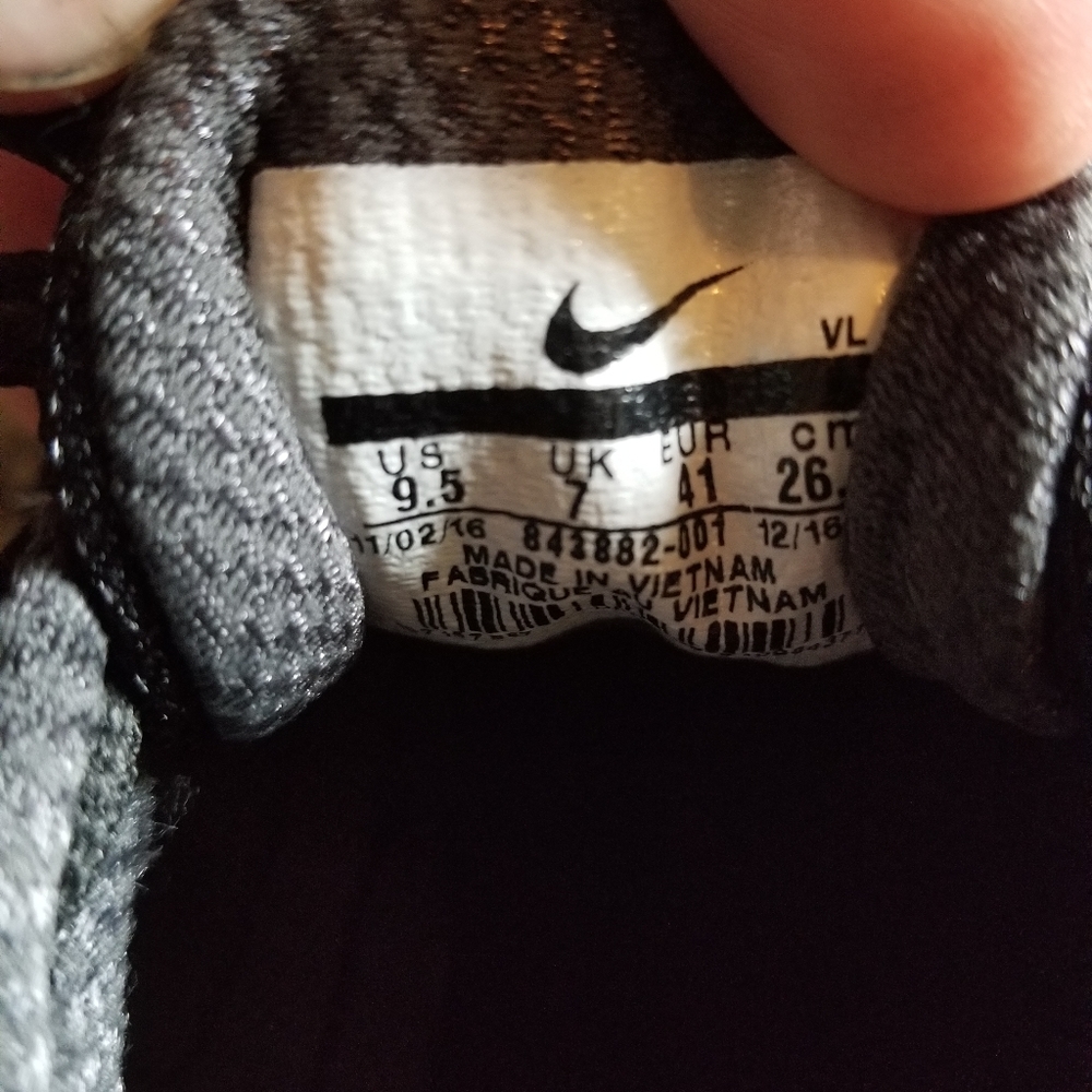 Shoes - Picture 4 of 5